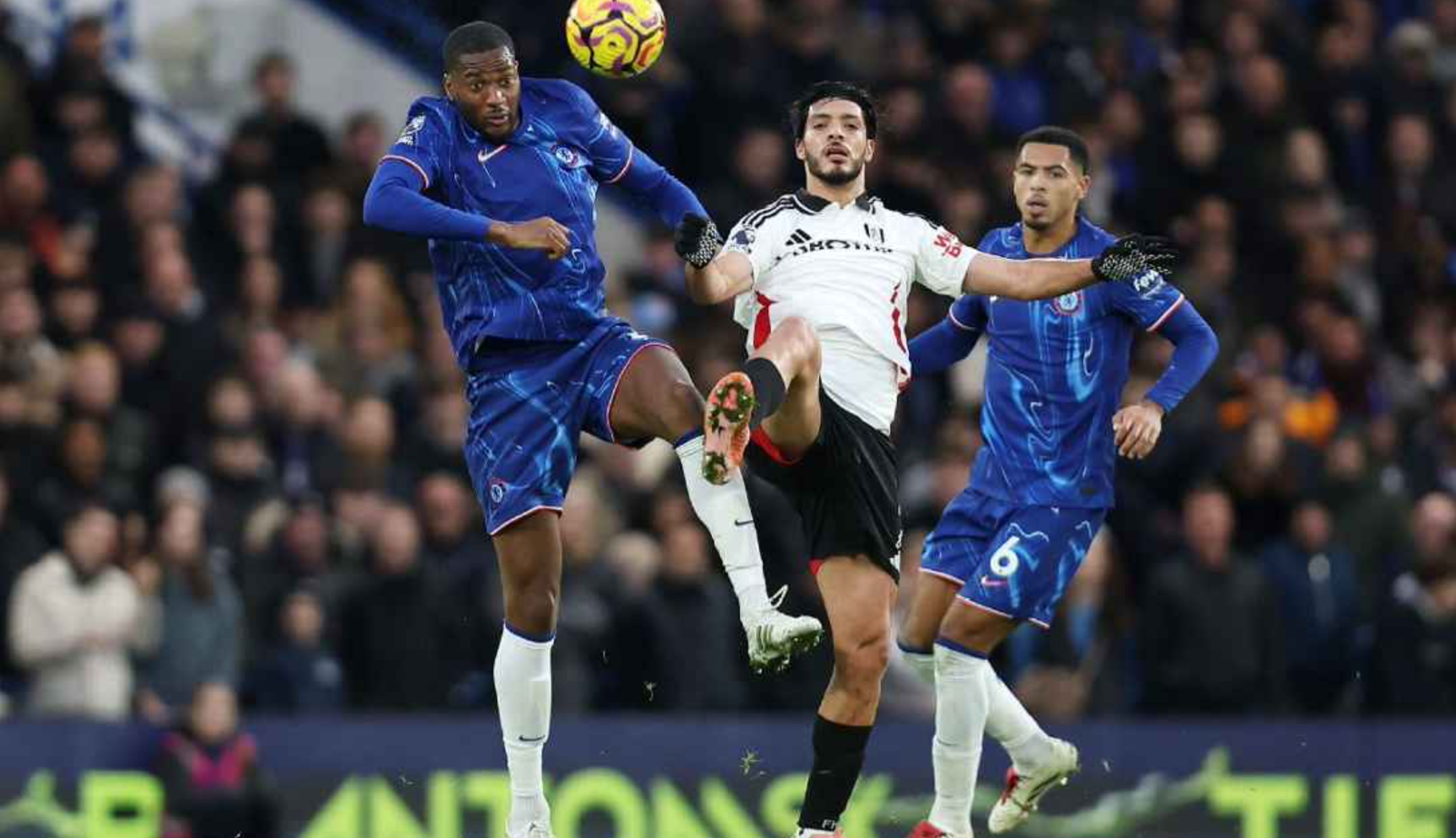 Con Jiménez, Fulham remontó ante Chelsea